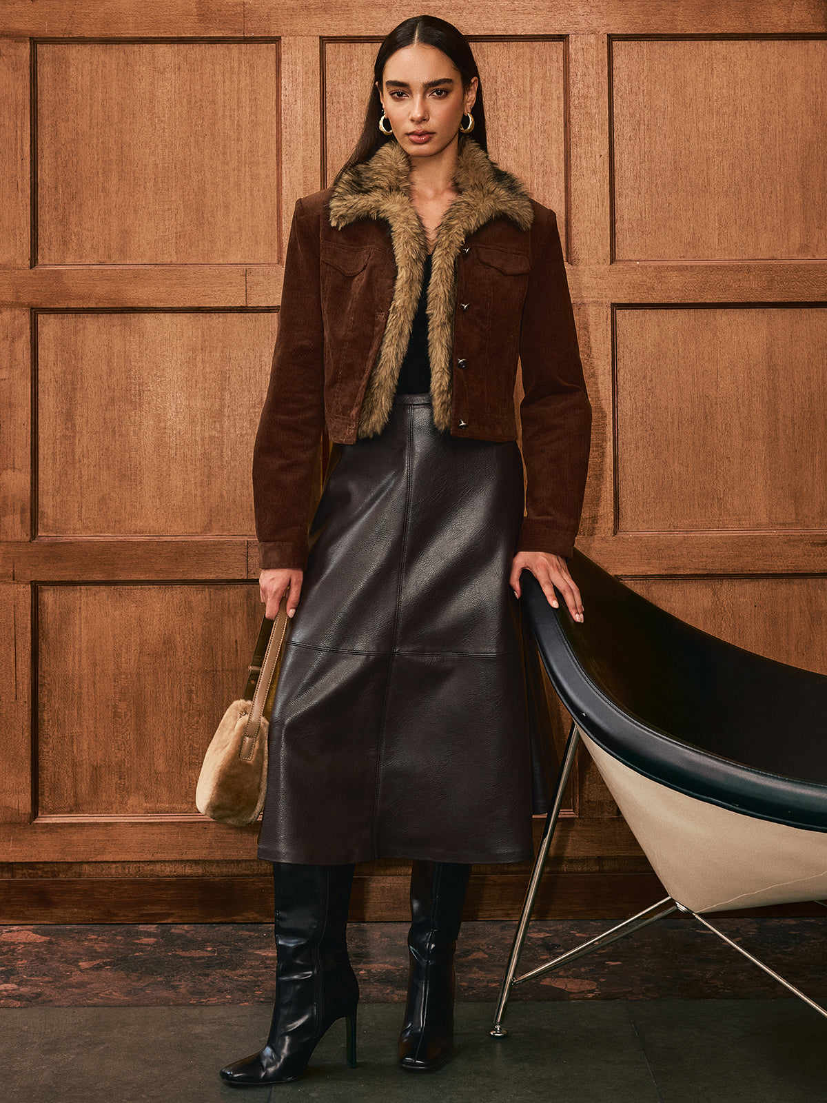 Chaqueta Corta con Cuello de Textura Suave para Mujer | Ideal para Entretiempo y Uso Diario