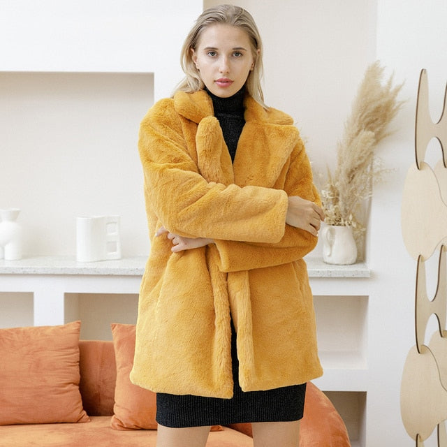Abrigo Midi con Diseño Oversize para Mujer | Ideal para Otoño e Invierno