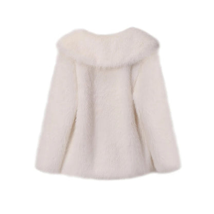 Abrigo de Corte Regular y Largo Medio con Cierre de Ganchos | Ideal para Invierno