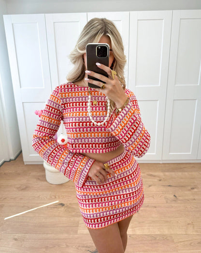 Conjunto con Top Corto De Manga Larga y Falda Mini De Talle Alto para Mujer | Ideal para Temporada Cálida