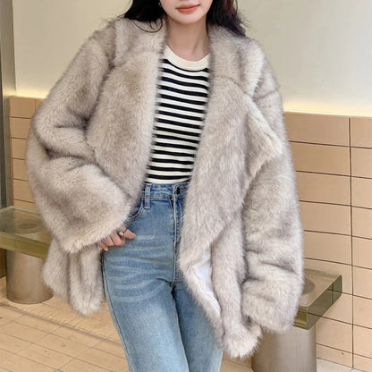 Abrigo de Corte Regular y Largo Medio con Cierre de Ganchos | Ideal para Invierno