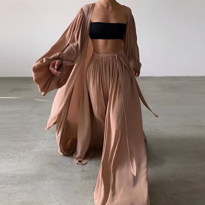 Conjunto de Tres Piezas con Corte Amplio para Mujer | Ideal para Uso Informal