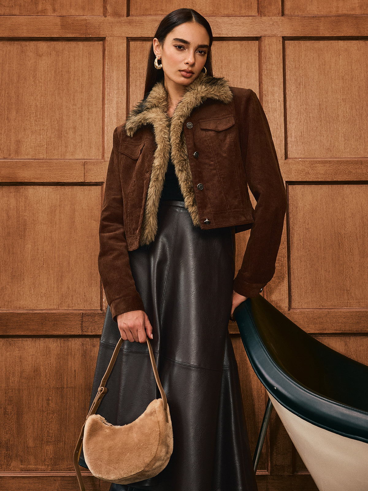 Chaqueta Corta con Cuello de Textura Suave para Mujer | Ideal para Entretiempo y Uso Diario