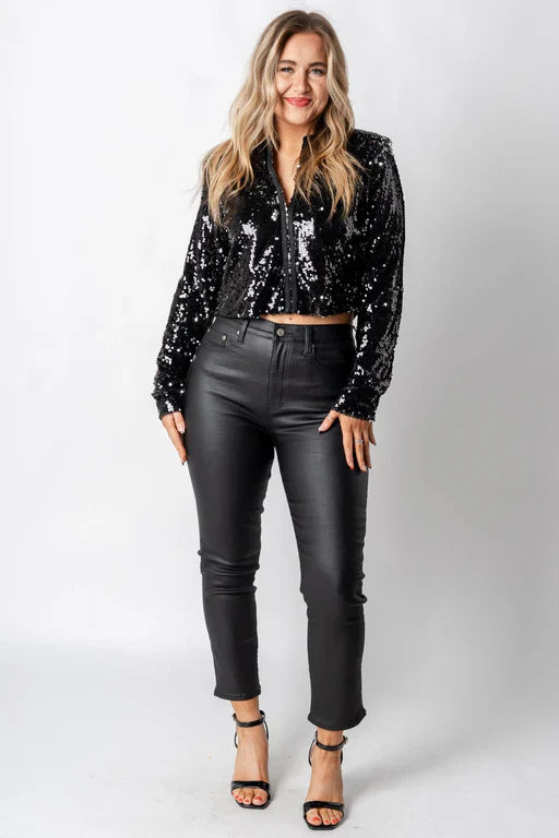 Chaqueta Negra con Acabado Brillante para Mujer | Ideal para Salidas Nocturnas u Ocasiones Especiales
