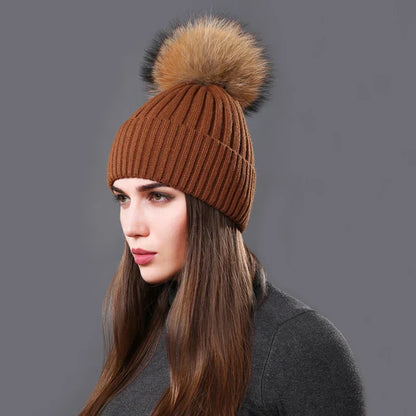 Gorro de Punto Canelado con Pompon para Mujer | Ideal para Invierno