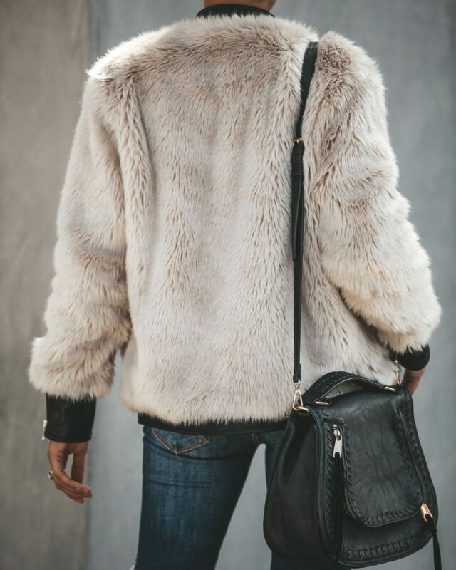 Manta de Mujer con Corte Amplio y Cierre Abierto | Ideal para la Temporada Fría