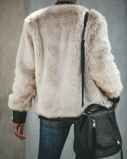 Manta de Mujer con Corte Amplio y Cierre Abierto | Ideal para la Temporada Fría