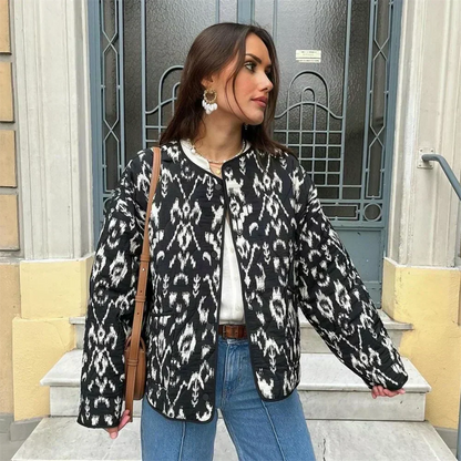 Chaqueta con Motivo Gráfico en Blanco y Negro para Mujer | Ideal para Invierno y Uso Diario