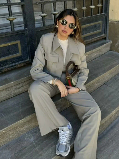 Conjunto De Dos Piezas con Chaqueta Corta y Pantalón Ancho para Adultos | Ideal para Uso Diario Y Entornos Profesionales