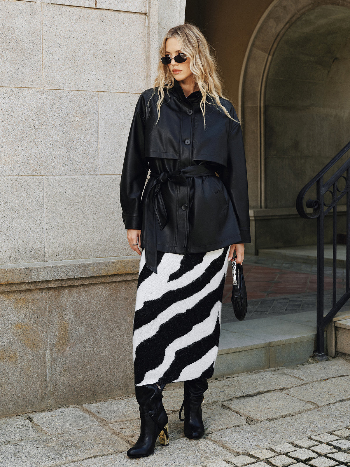 Chaqueta Acolchada con Cinturón Ajustable para Mujer | Ideal para Entretiempo y Uso Exterior