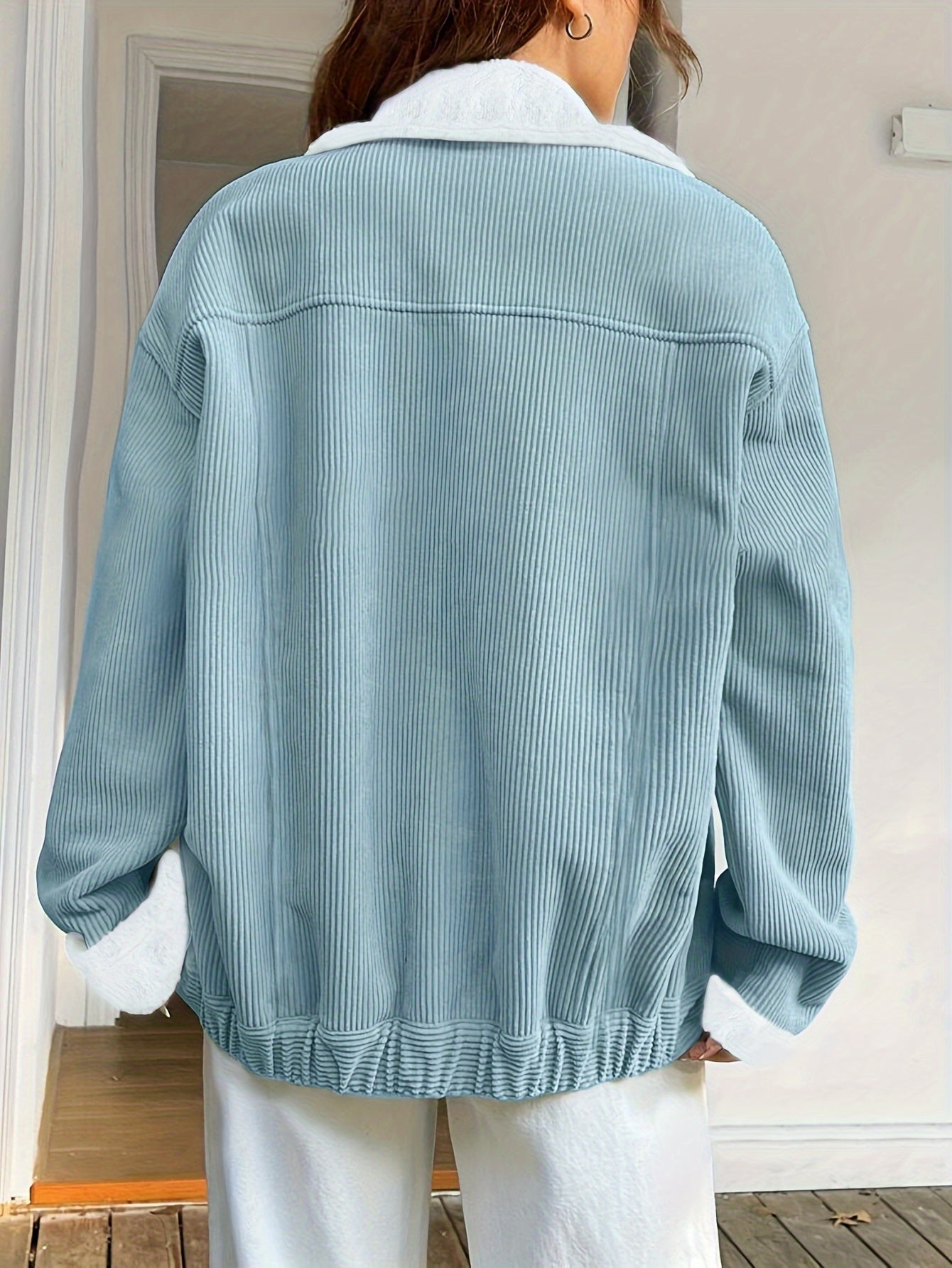 Abrigo con Diseño Cotelado y Cuello Estructurado para Mujer | Ideal para Otoño e Invierno