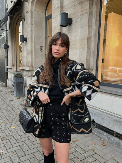 Abrigo Corto con Corte Estructurado para Mujer | Ideal para La Temporada Otoñal